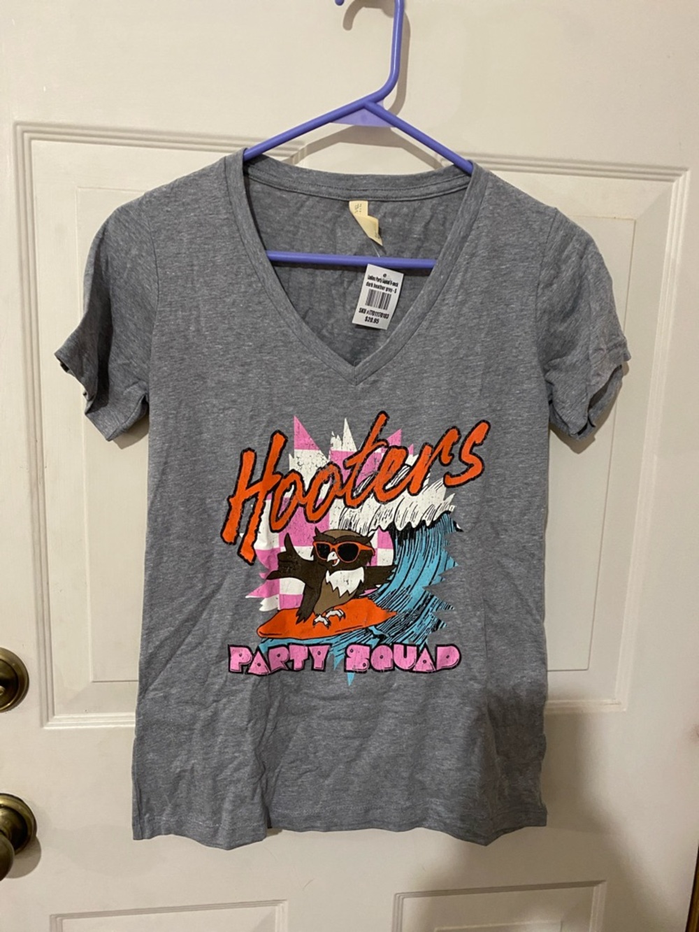 Hooters Gray T Shirt Small NWT